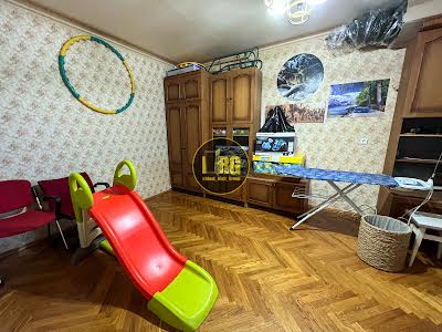 квартира за адресою Анни Ахматової вул., 4