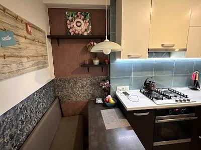квартира за адресою Романа Атаманюка вул., 21