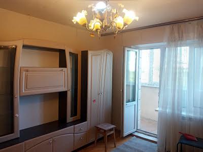 квартира за адресою Романа Ратушного вул. (Волгоградська), 18