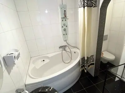 квартира за адресою Анни Ахматової вул., 28