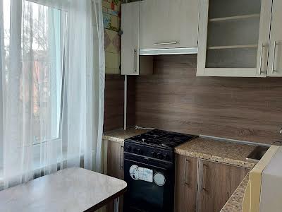 квартира за адресою Комарова вул., 13