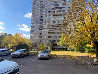 квартира за адресою Автозаводська вул., 81