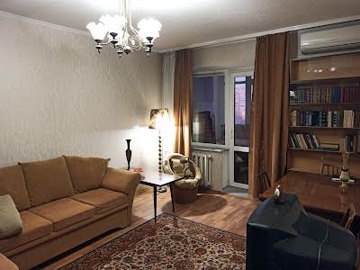 квартира за адресою Драгоманова вул., 8