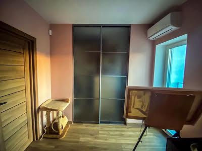 будинок за адресою Незалежності
