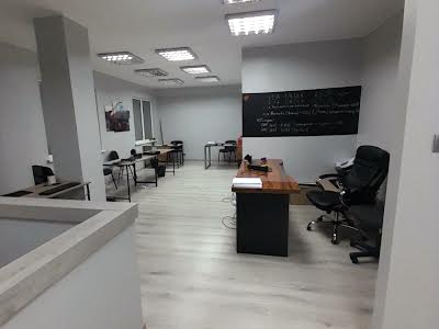 комерційна за адресою Лемківська вул., 9