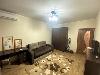квартира за адресою Богатирська вул., 6А