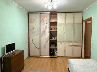 квартира за адресою Миколи Ушакова вул., 18
