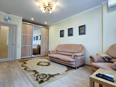 квартира за адресою Дніпровська набережна вул., 1-А