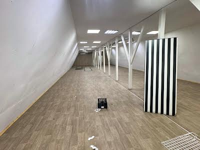 комерційна за адресою Радехів, Львівська вул., 15