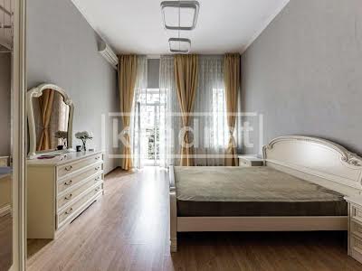 квартира за адресою Межигірська вул., 32А