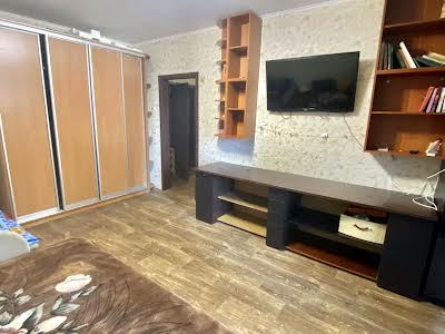 квартира за адресою Срібнокільська вул., 8-А