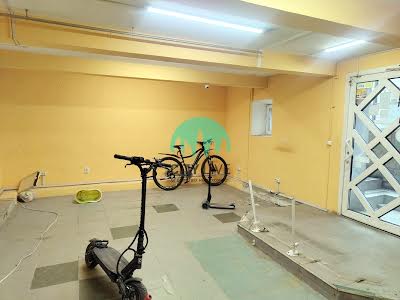 комерційна за адресою Святослава Гординського вул., 8