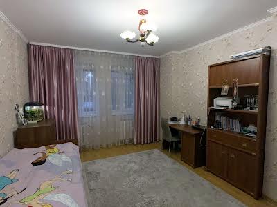 квартира за адресою Анни Ахматової вул., 13г