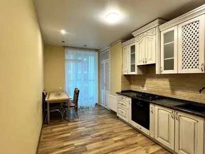 квартира за адресою Залізнична вул., 9