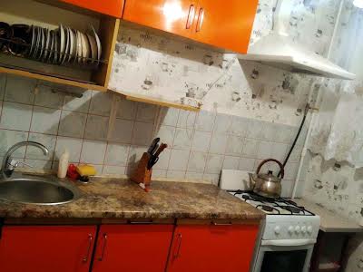 квартира за адресою Героїв полку 