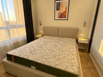 квартира за адресою Домбровського вул., 75