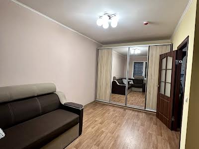 квартира за адресою Софії Русової вул., 5-Б