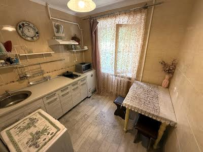квартира за адресою Євгена Гребінки вул., 27