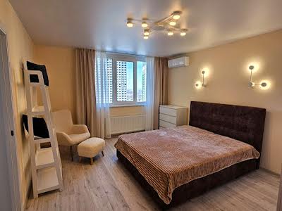 квартира за адресою Михайла Максимовича вул. (Онуфрія Трутенка), 32б