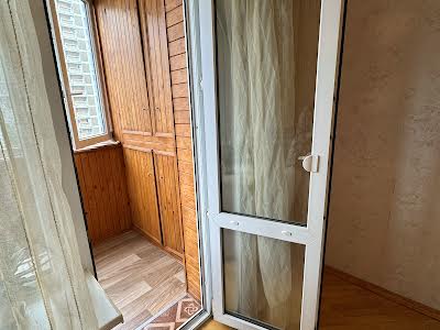 квартира за адресою Анни Ахматової вул., 6