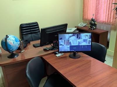 комерційна за адресою Михайлівська пл., 1