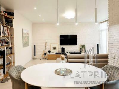 квартира за адресою Регенераторна вул., 4