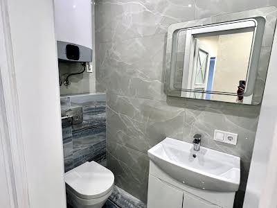 квартира за адресою Дніпровська набережна вул., 18а