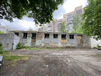 коммерческая по адресу Чорновола, 4