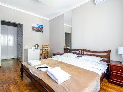 комерційна за адресою Роксолани вул., 8