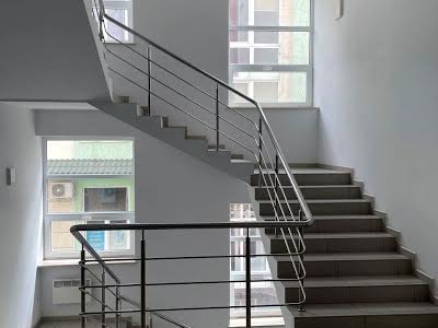 комерційна за адресою Угорська вул., 12