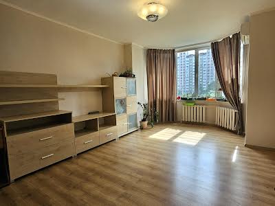 квартира за адресою Анни Ахматової вул., 35-А