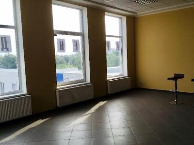 комерційна за адресою Луценка вул., 7