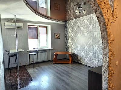 квартира по адресу Нижнеднепровская ул., 4