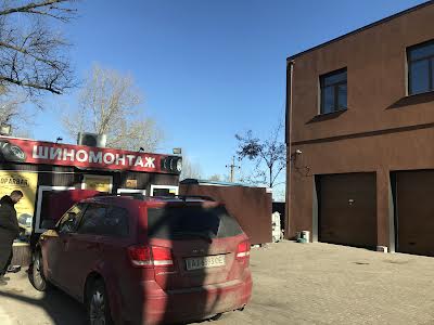 комерційна за адресою Радосинська вул. (Леніна), 152
