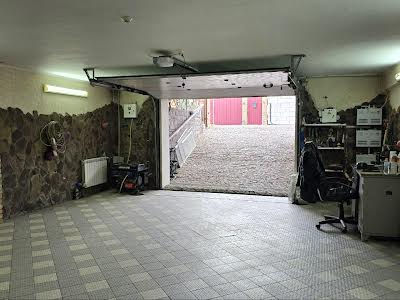 будинок за адресою с. Погреби, Новая, 11