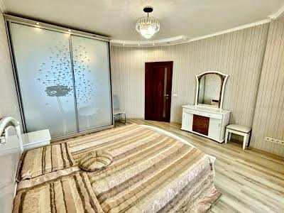 квартира за адресою Героїв Оборони вул., 10-А