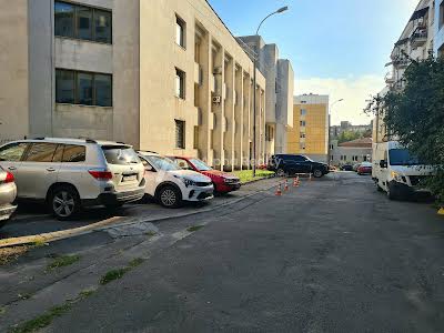 комерційна за адресою Степана Ковніра вул. (Ластовського), 5