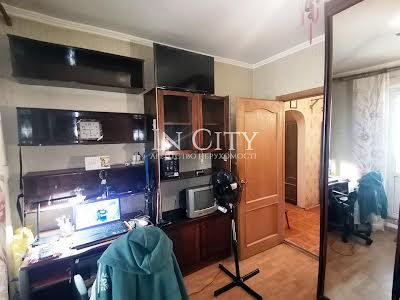 квартира за адресою Каштанова вул., 5
