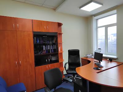 коммерческая по адресу Крещатик, 12
