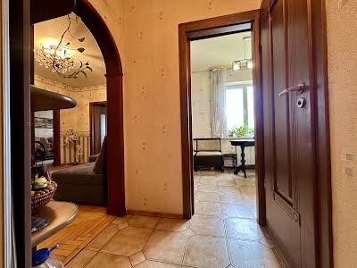 квартира по адресу Ревуцкого ул., 44