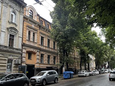 коммерческая по адресу Садовая ул., 13