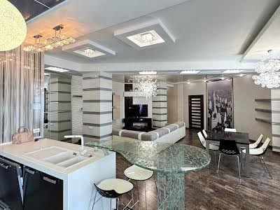 квартира за адресою Літературна вул., 1а