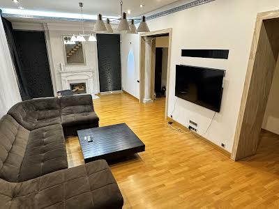 квартира за адресою Панаса Мирного вул., 4