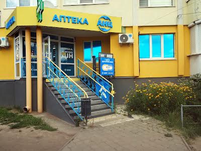комерційна за адресою Соборності просп., 42