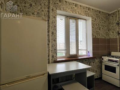 квартира за адресою Михайла Лушпи просп., 22