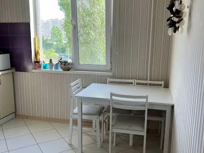квартира за адресою Анни Ахматової вул., 16-В