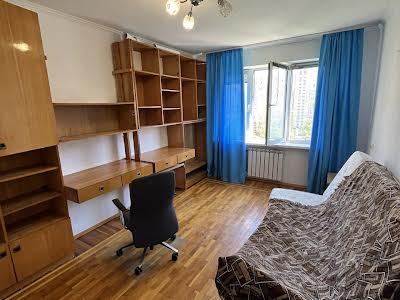 квартира за адресою Романа Шухевича просп. (Генерала Ватутіна), 6А