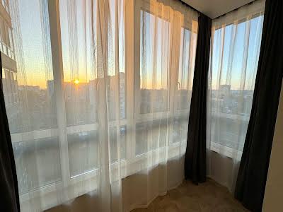 квартира за адресою Домбровського вул., 75