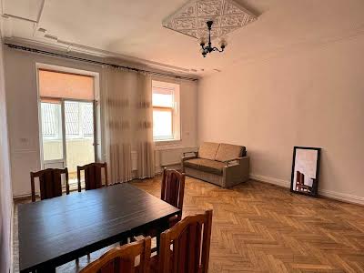 квартира за адресою Підзамче вул., 15
