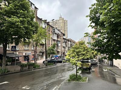 квартира за адресою Олександра Кониського вул., 83/85